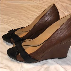 Black and brown open toe wedges